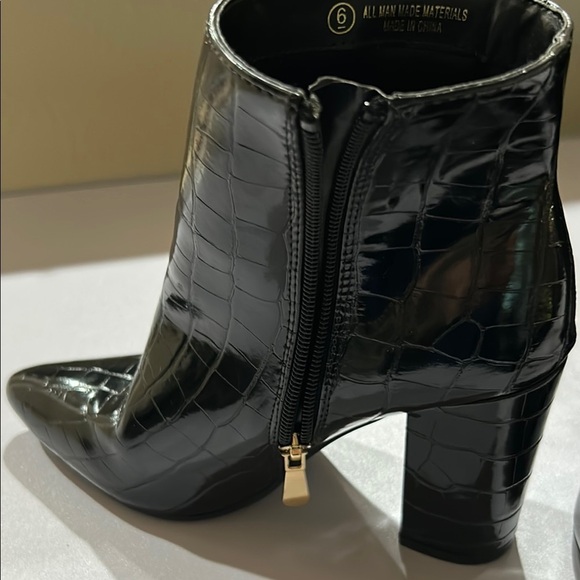 Lulus Black Croc-Embossed new Ankle Boots with side zipper and gold metal zipper - Picture 2 of 5